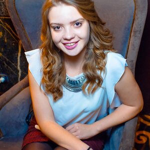 Анна Мередова