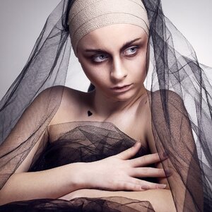 Model_Meri Grau