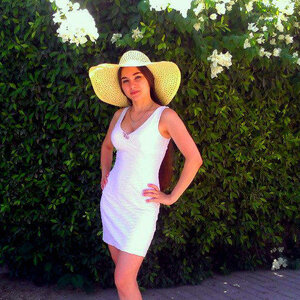 Alina Li picture