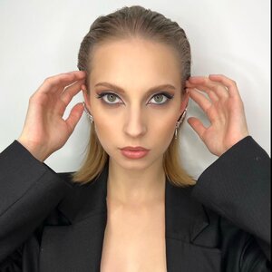 Julia Bak