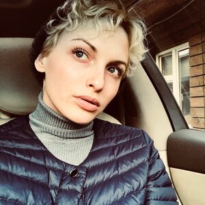 Есения Попова