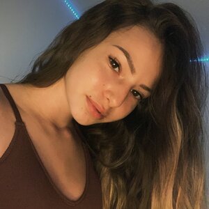 Eva Binus picture