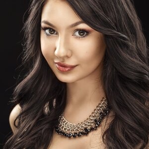 Elena Anohova picture
