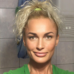 Анна Зеленина