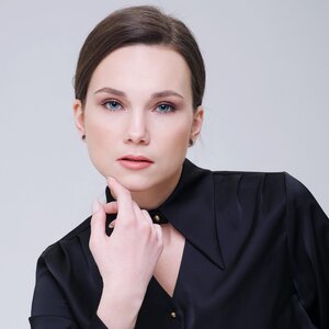 Anna  Surina
