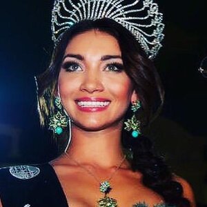 Anna Mrs.Earth 2012 Rin