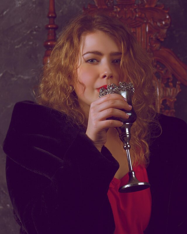 Girl, Portrait, Girlportrait, Plussize, Plussizemodel, Curvygirl, Model, Russianmodel, Blonde, Blondegirl, Cup, Goodlucktothesailors, Withthenavyday, девушка, портрет, портретдевушки, бокал, русскаямодель, русскаядевушка, плюссайз, плюссайзмодель