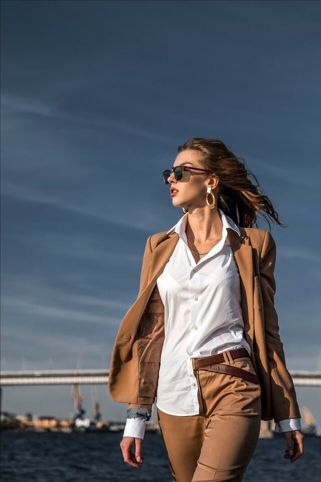Eyewear, Clothing, Fashion model, Sunglasses, Beauty, Fashion, Street fashion, Shoulder, Outerwear