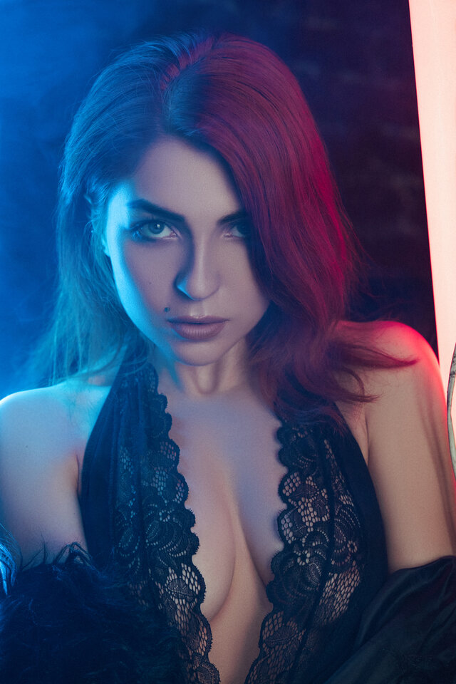 Blue, Face, Red, Lady, Beauty, Eyebrow, Lip, Hairstyle