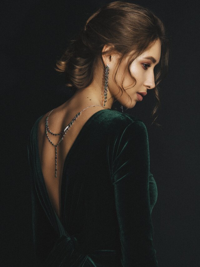 Face, Shoulder, Hairstyle, Beauty, Lady, Eyebrow, Ear, Chin, Long hair