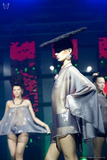 照片ANATOLY STYLIST MAKE-UP MODEL