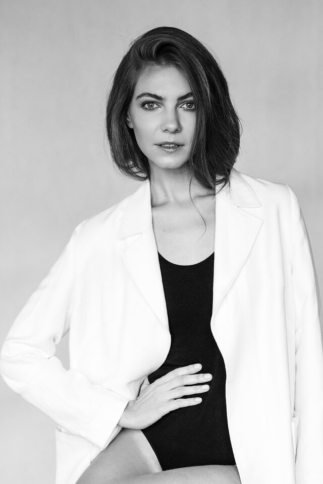 White, Black, Clothing, Black-and-white, Beauty, Blazer, Outerwear, Lady, Monochrome photography