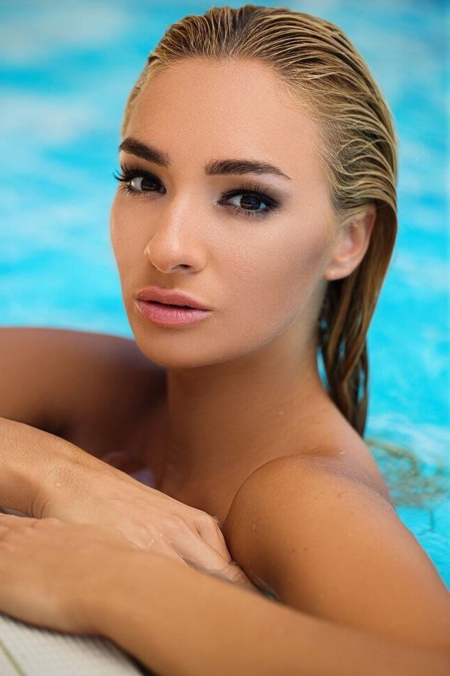 Adriana Molotinskaya's photo