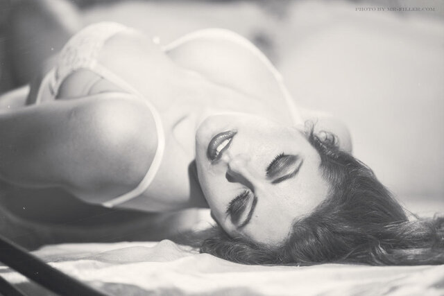 White, Black-and-white, Beauty, Monochrome photography, Monochrome, Eye, Smile, Lip