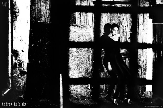 "Locked In the Cage" www.xploziveeyez.com