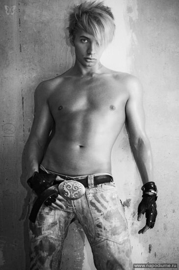 Фото ANATOLY STYLIST MAKE-UP MODEL
