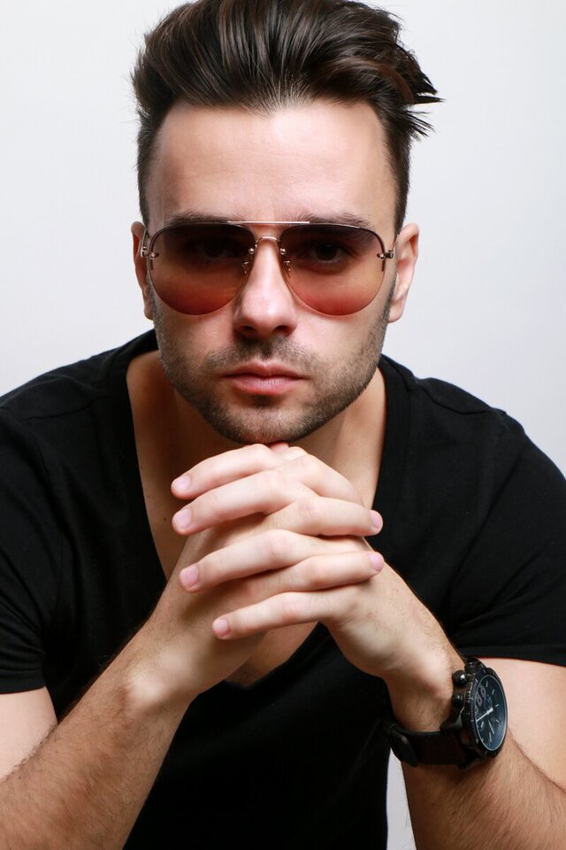 For sunglasses shop 