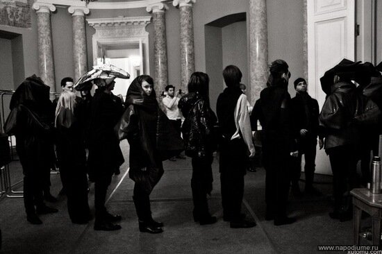 V's photo
