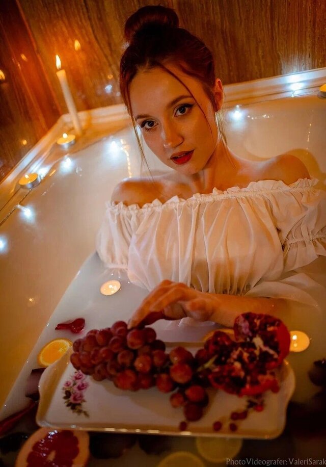Ekaterina Kolobova Kolobova's photo