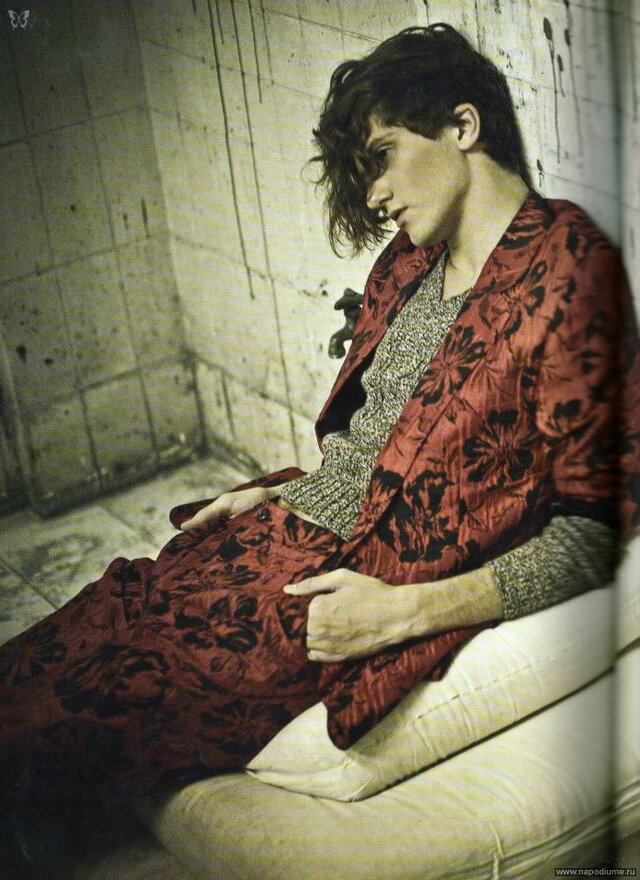 V's photo