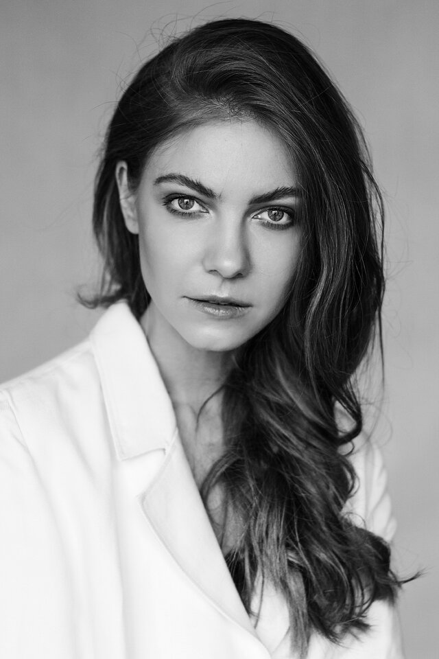Face, Eyebrow, White, Hairstyle, Beauty, Lip, Black-and-white