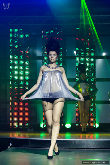 照片ANATOLY STYLIST MAKE-UP MODEL