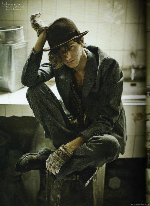 V's photo