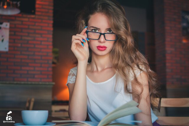 Eyewear, Glasses, Lip, Beauty, Blond, Long hair, Vision care, Sitting, Brown hair