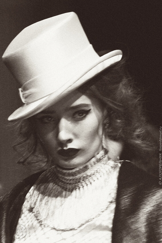 VFW 2012, ; показ Ester Abner