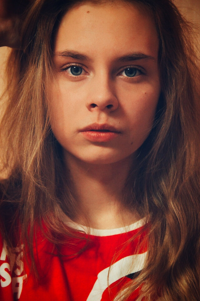 Face, Eyebrow, Lip, Beauty, Red, Hairstyle, Chin, Head
