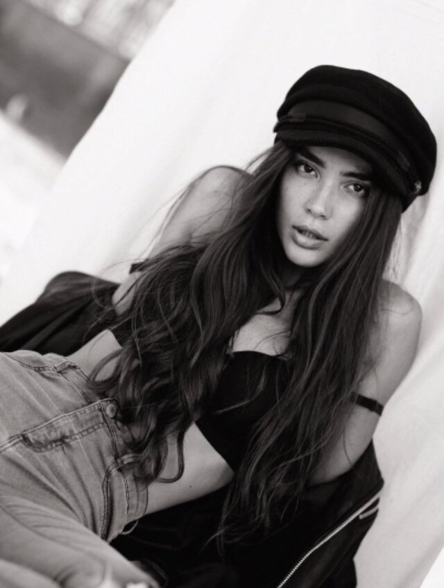 White, Black, Black-and-white, Beauty, Lip, Hairstyle, Long hair, Monochrome photography, Monochrome