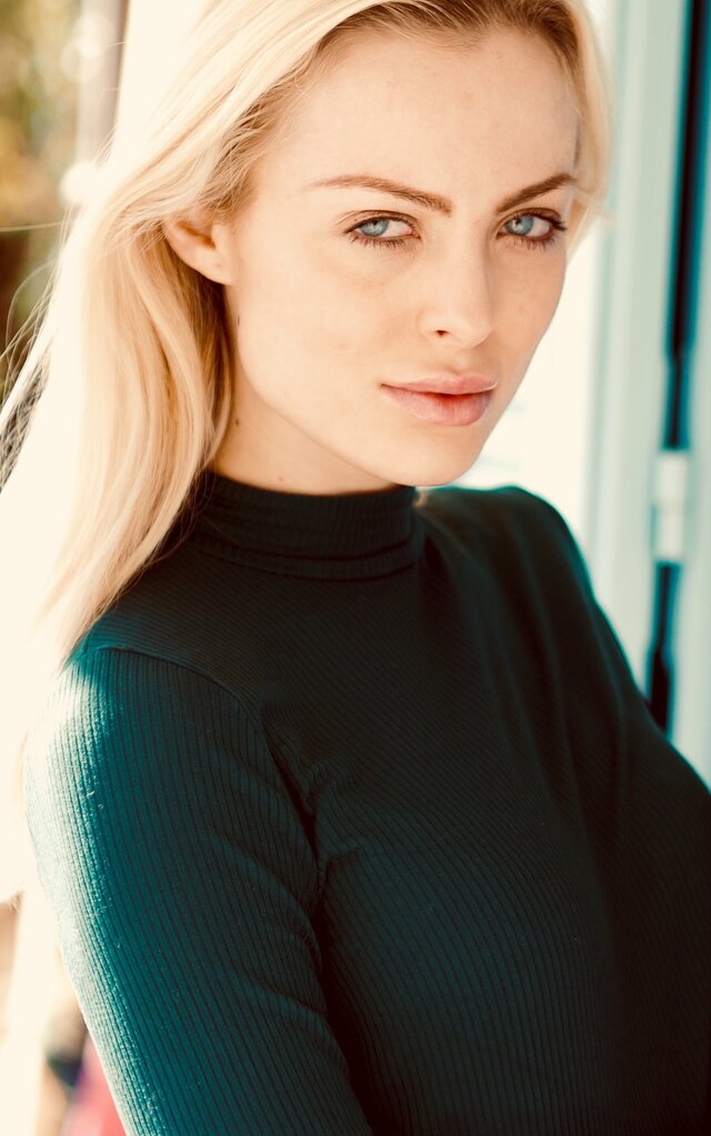 Face, Blond, Lip, Eyebrow, Beauty, Hairstyle, Shoulder, Head