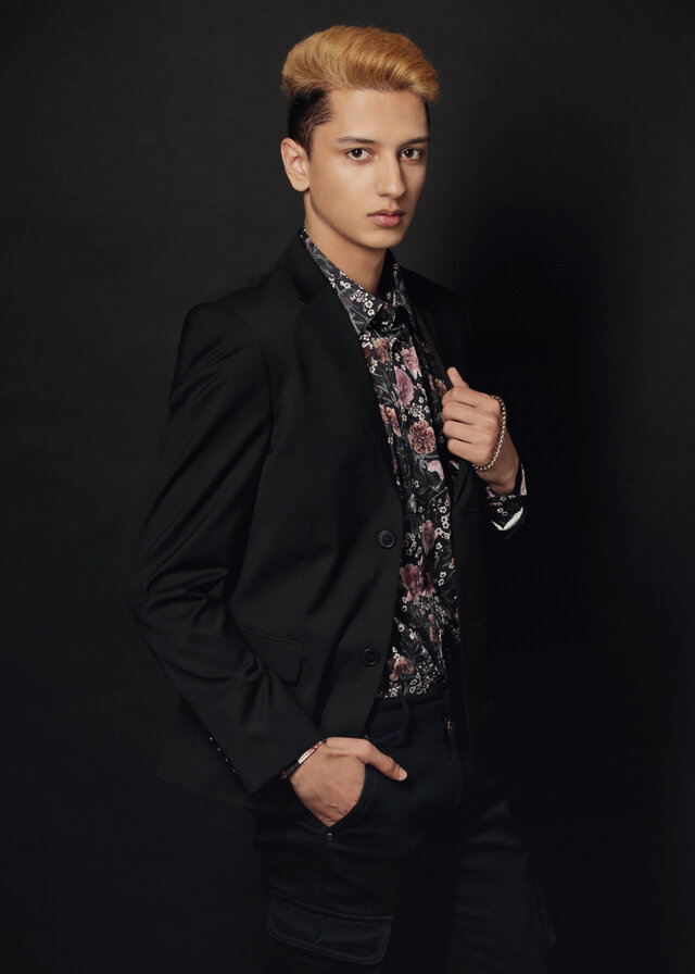 Suit, Formal wear, Clothing, Gentleman, Tuxedo, Male, Outerwear, Fashion, Blazer, Model
