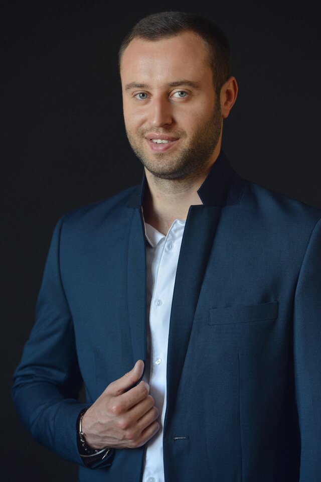 照片Sandro Avseitsev