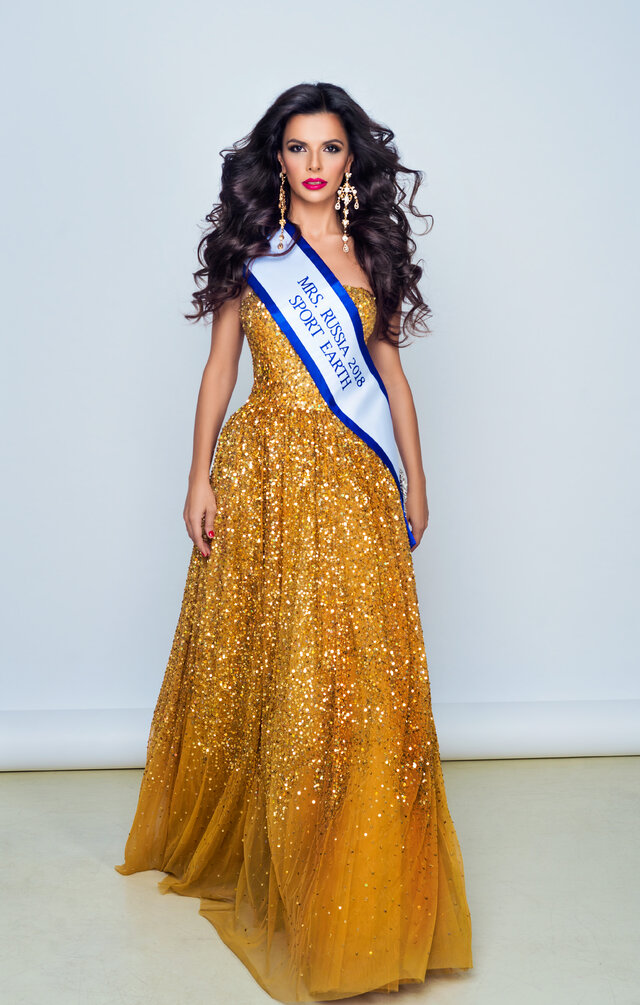 В рекламе конкурса красоты Mrs&Ms Russia Earth 2018.Номинация спорт)
