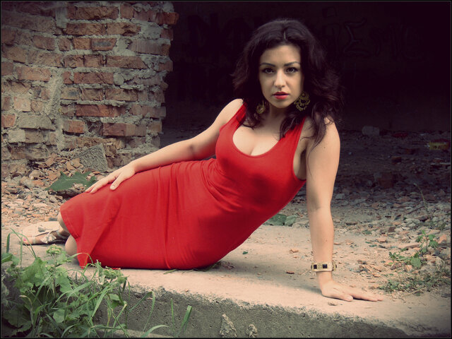 ф-ект 'lady in red'
