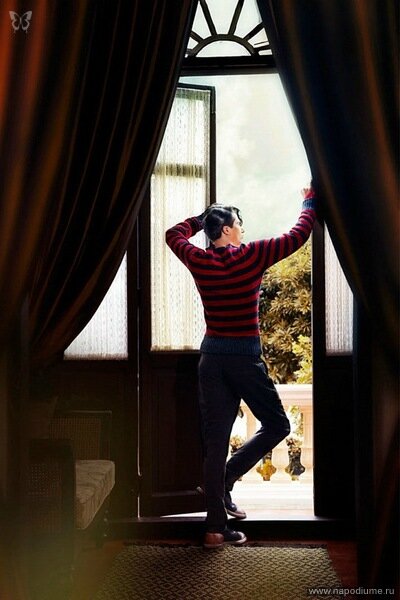 V's photo