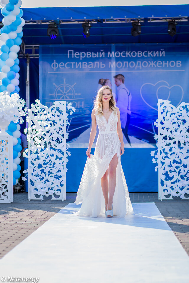 Показ свадебных платьев
