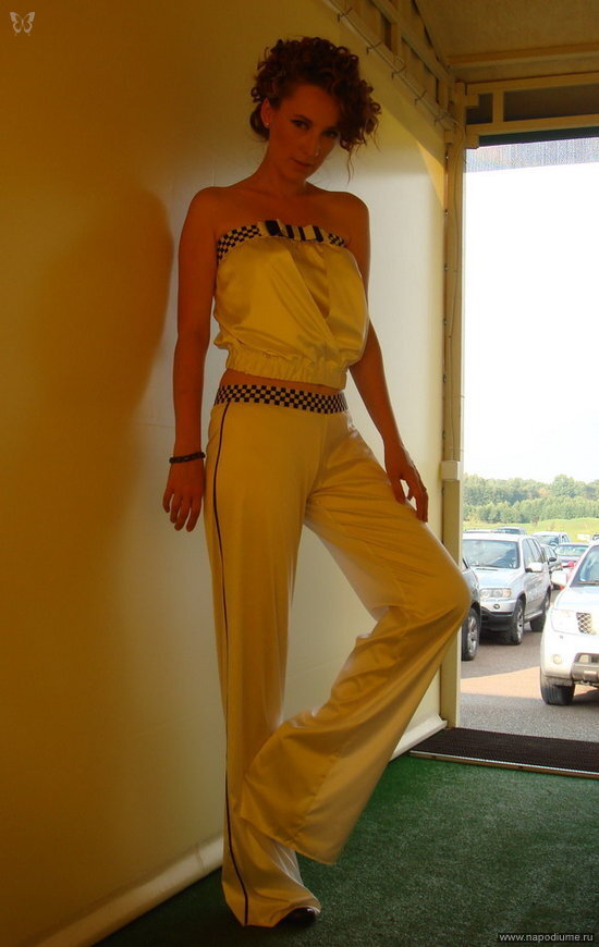 Fash.show at golf club. Backstage
