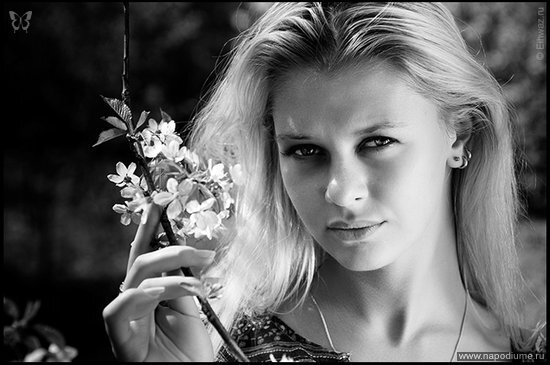 девушки,  портрет,  черно белое,  ч/б,  B/w,  Girls,  Cherry,  Blossoming Cherry,  Flowers,  Eihwaz
