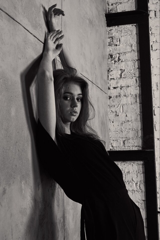 Black, White, Black-and-white, Beauty, Monochrome photography, Wall, Standing, Arm, Monochrome