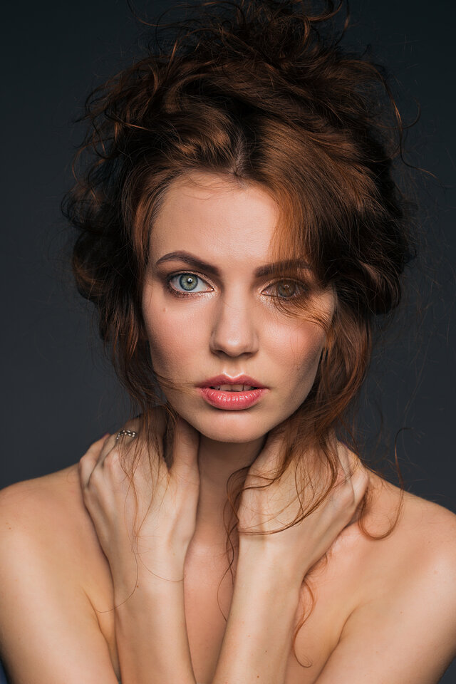 Face, Hairstyle, Chin, Lip, Beauty, Eyebrow, Shoulder, Head