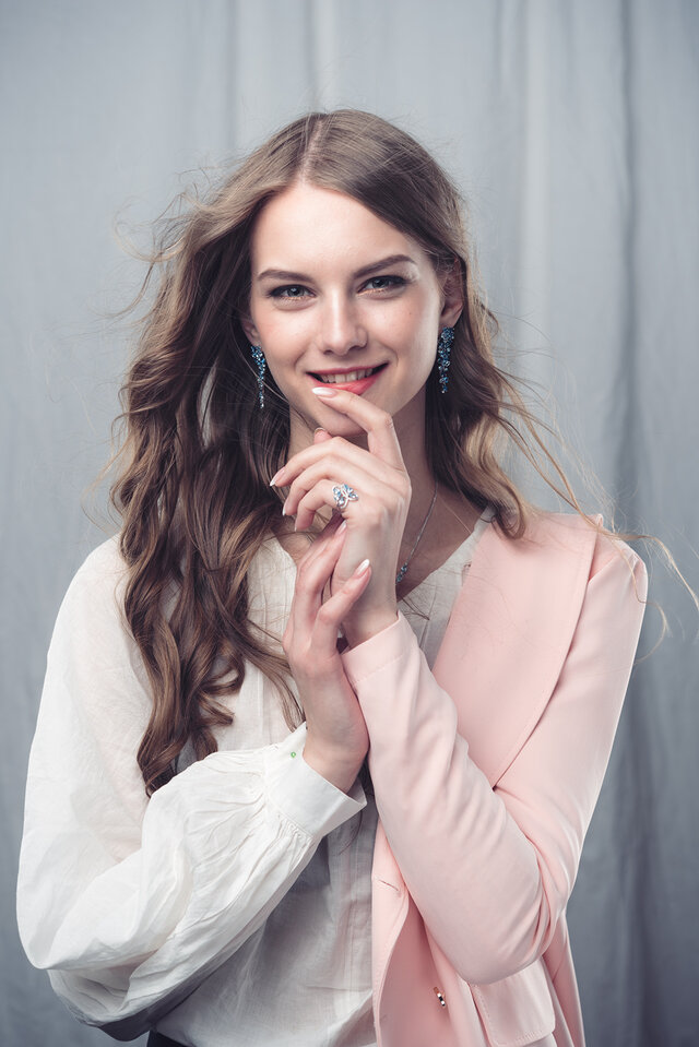 Face, White, Facial expression, Pink, Lip, Beauty, Hairstyle