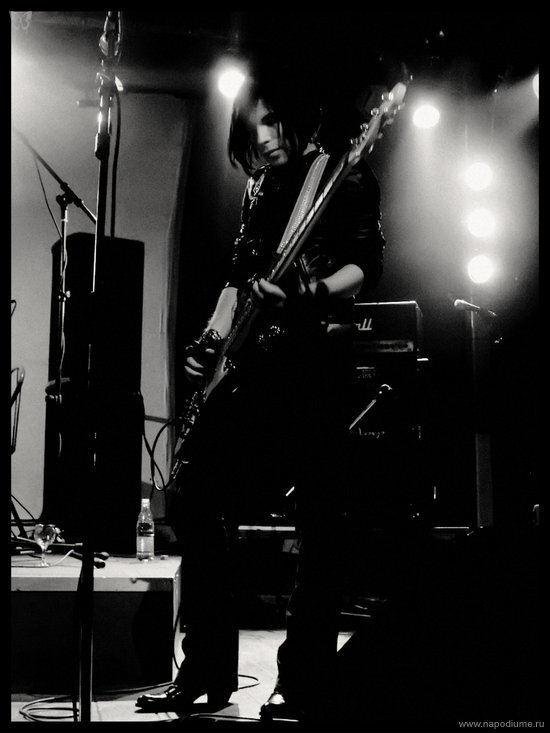 Stage, Bass