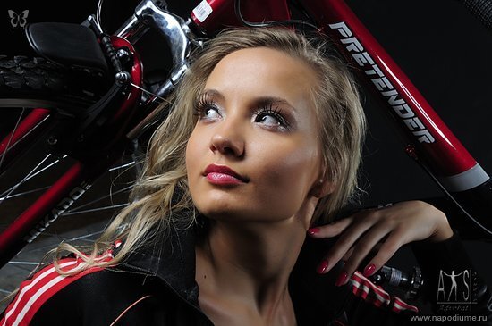 Студия. Модель - Евгения Илларионова "Jen".
Это могла бы быть реклама :)