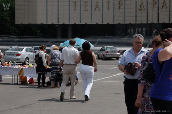 Поеду в город Анапу, надену белую шляпу. Поеду в город Краснодар...