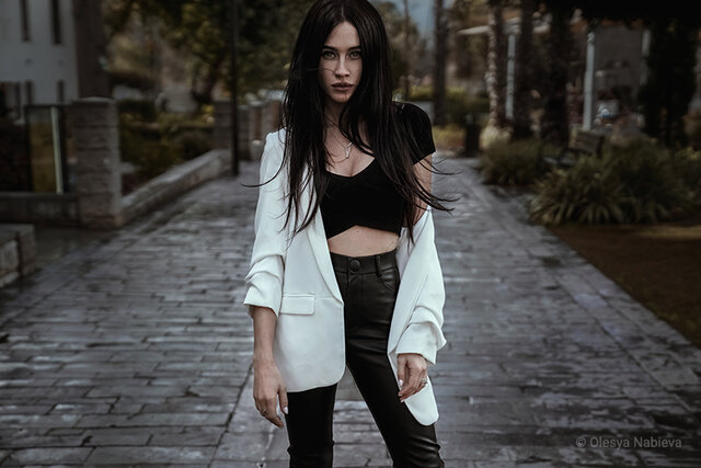 Clothing, Street fashion, Fashion, Beauty, Footwear, Shoulder, Snapshot, Outerwear, Leg, Joint