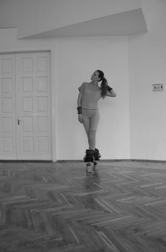 Model .'s photo