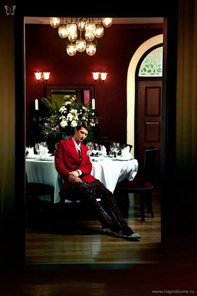 V's photo
