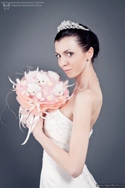 для свадебного салона "Women in white"